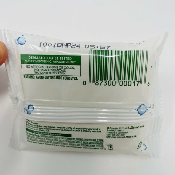 Simple Water Boost Micellar Eye Makeup Remover, 30 - Picture 2 of 4